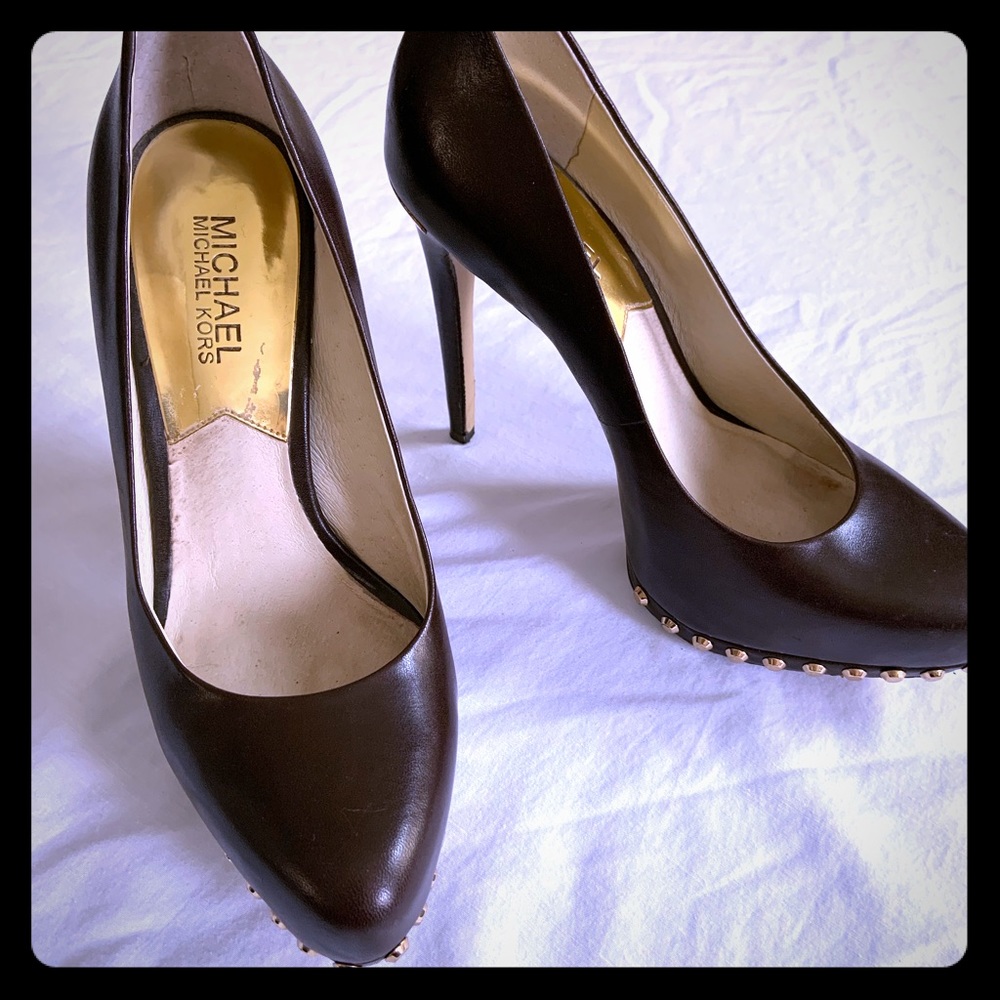MICHAEL Michael Kors heals (brown and gold studs)